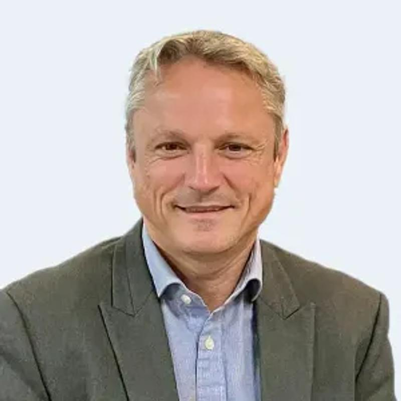 Simon Bennett